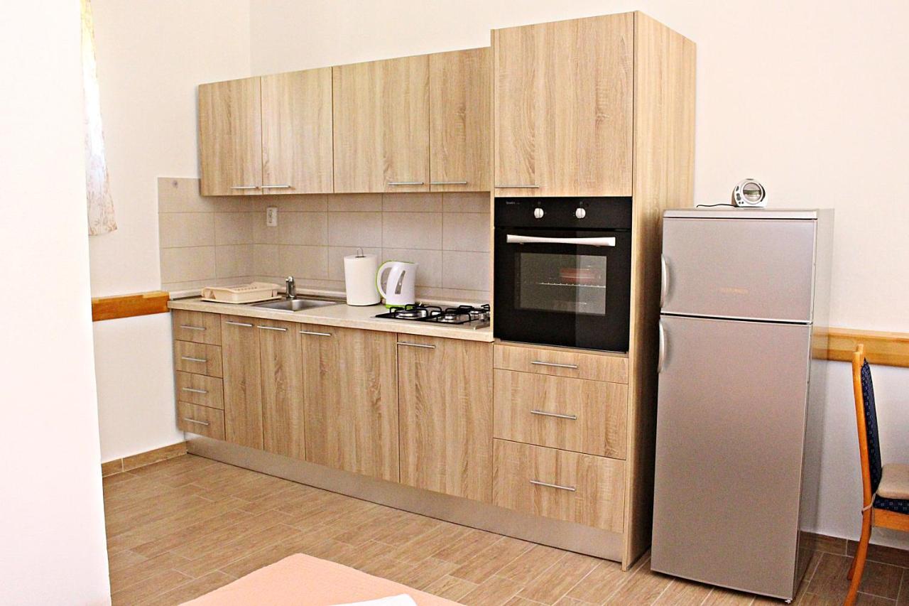 Apartment Studio Apartman Zara