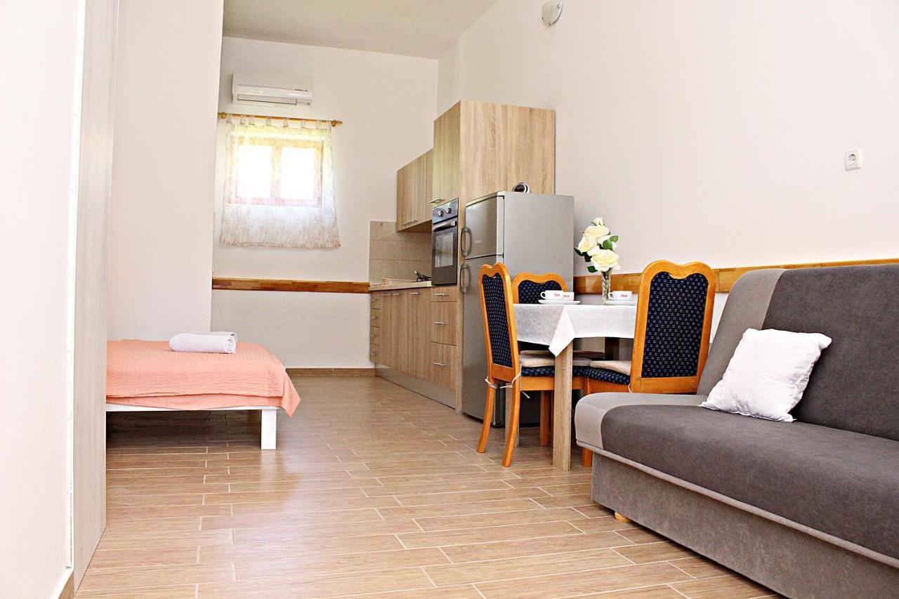 Studio Apartman Zara Apartment *