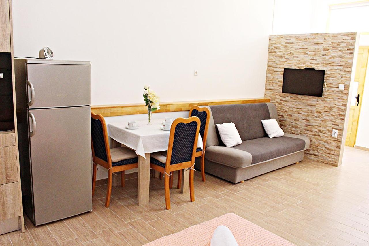 Studio Apartman Zara *